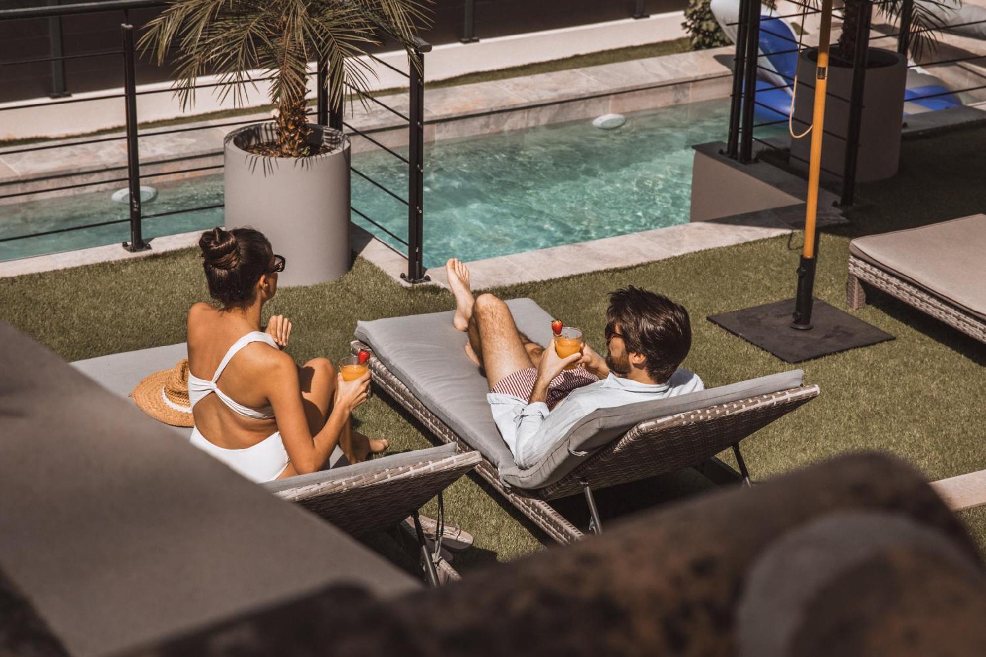 Piscine-Jacuzzi-Videoprojecteur-Clim La Perle Rare Villa มูแฌ็ง ภายนอก รูปภาพ