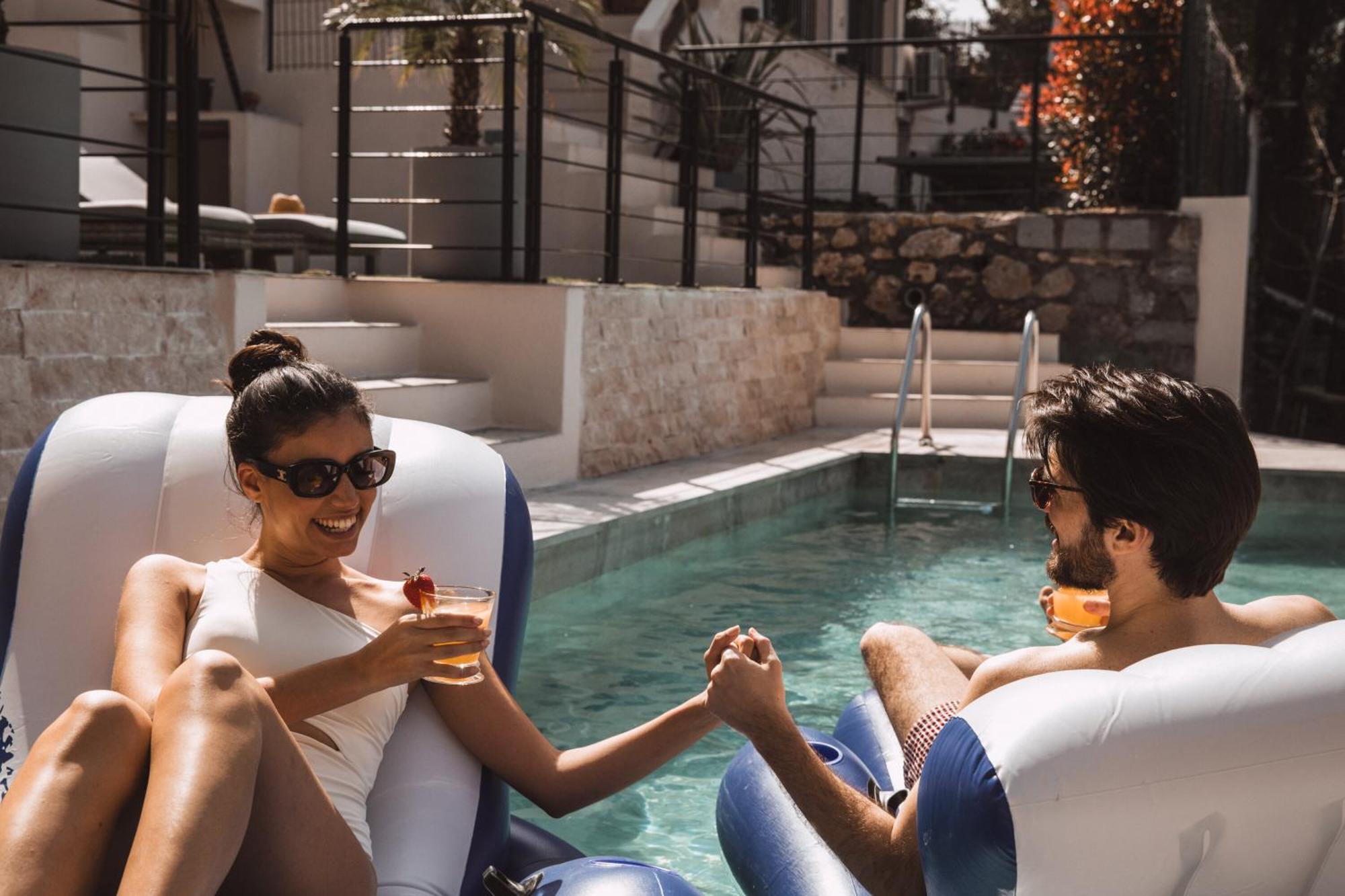 Piscine-Jacuzzi-Videoprojecteur-Clim La Perle Rare Villa มูแฌ็ง ภายนอก รูปภาพ