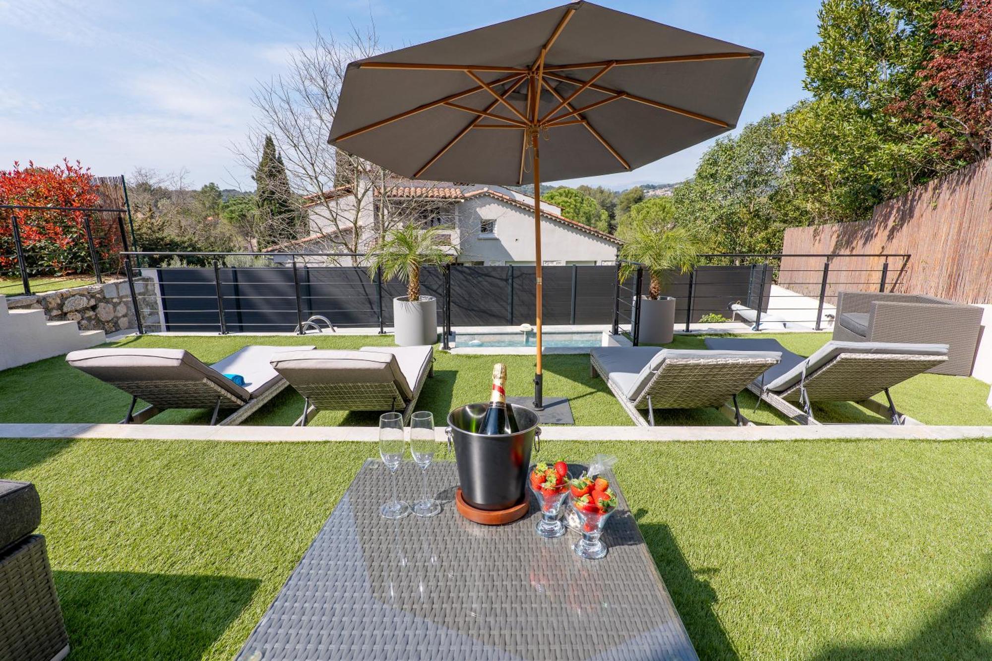 Piscine-Jacuzzi-Videoprojecteur-Clim La Perle Rare Villa มูแฌ็ง ภายนอก รูปภาพ