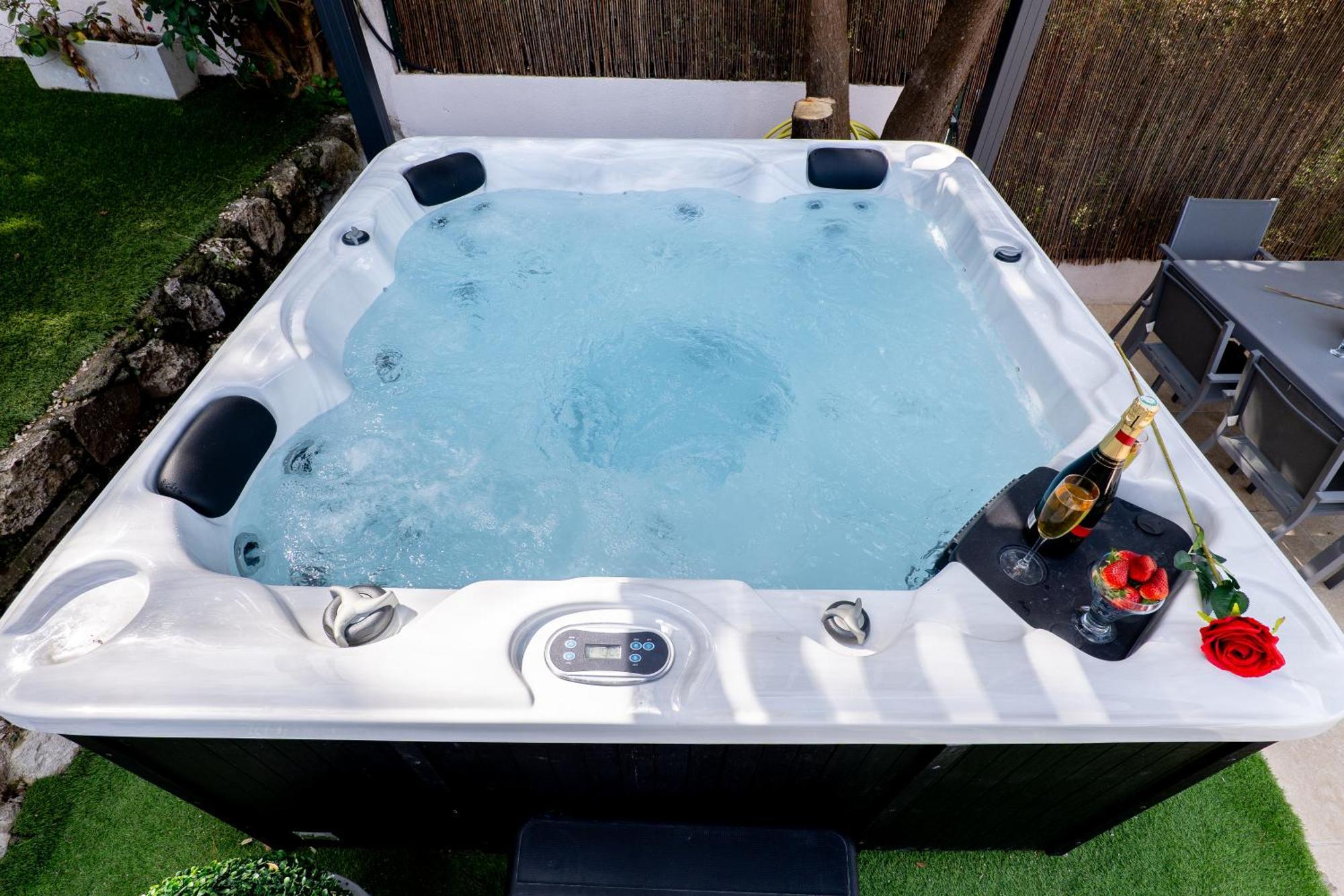 Piscine-Jacuzzi-Videoprojecteur-Clim La Perle Rare Villa มูแฌ็ง ภายนอก รูปภาพ