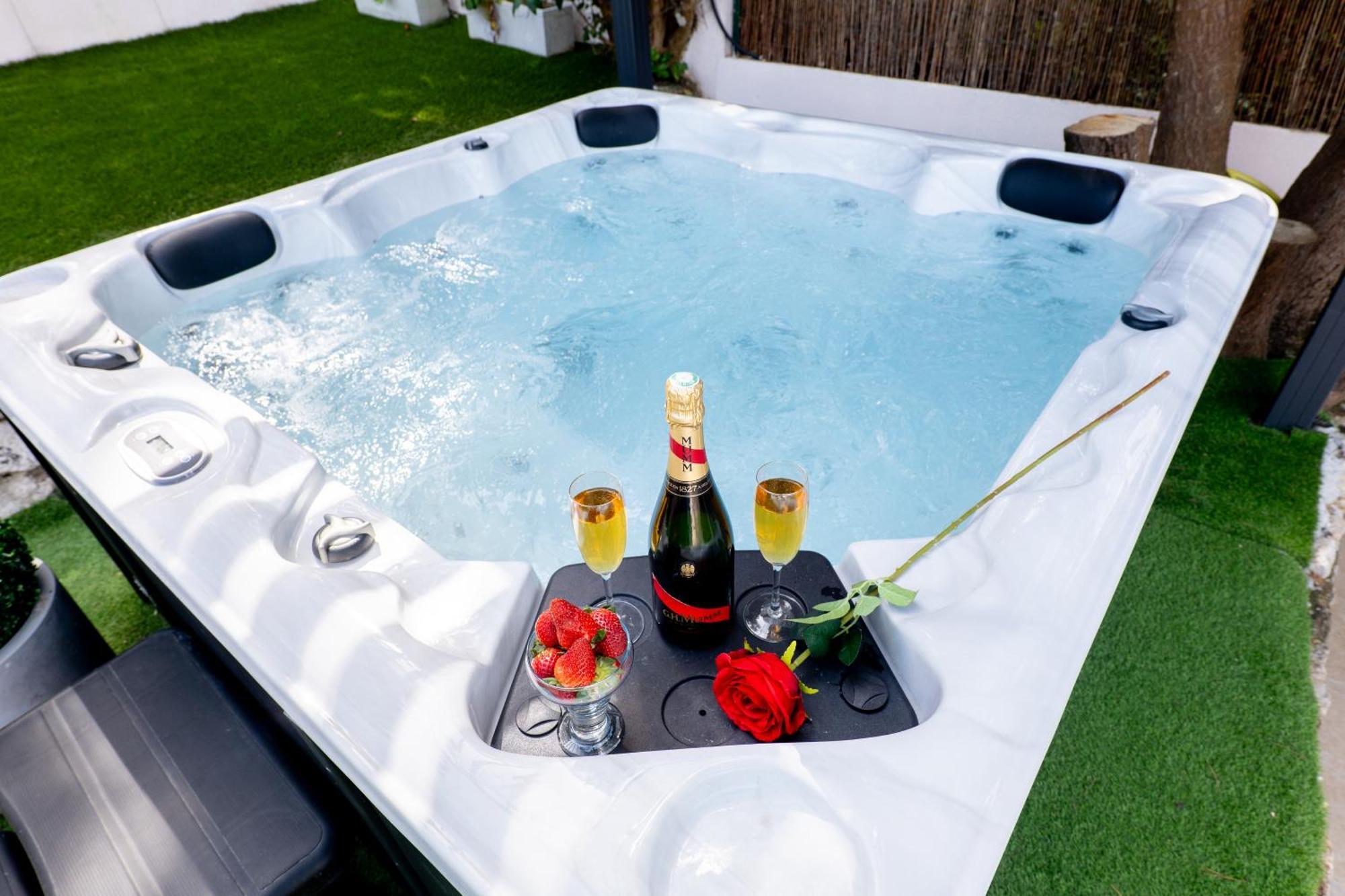 Piscine-Jacuzzi-Videoprojecteur-Clim La Perle Rare Villa มูแฌ็ง ภายนอก รูปภาพ